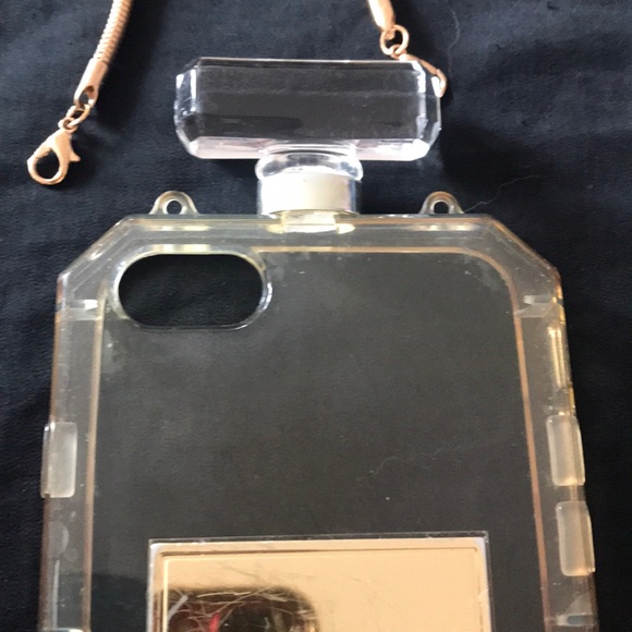 Rare Chanel 5 IPhone case with chain - Picture 6 of 16